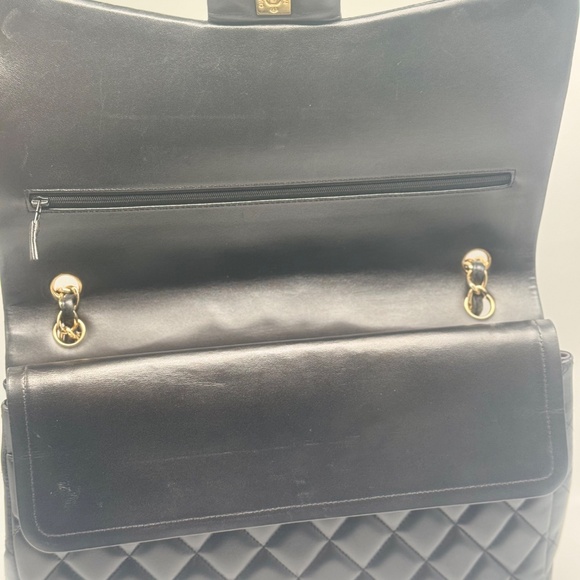 SOLD
Chanel Classic Maxi Double Flap Shoulder Bag (2012) - Picture 6 of 15